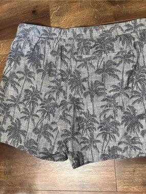 Vineyard Vines Men’s XL Palm Tree Print Shorts Gray Cotton Stretch Flat Front